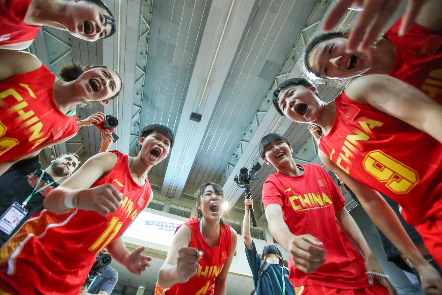 聚焦专业运动及科技创新李宁2024年中期收入稳增23%至1435亿(图5)