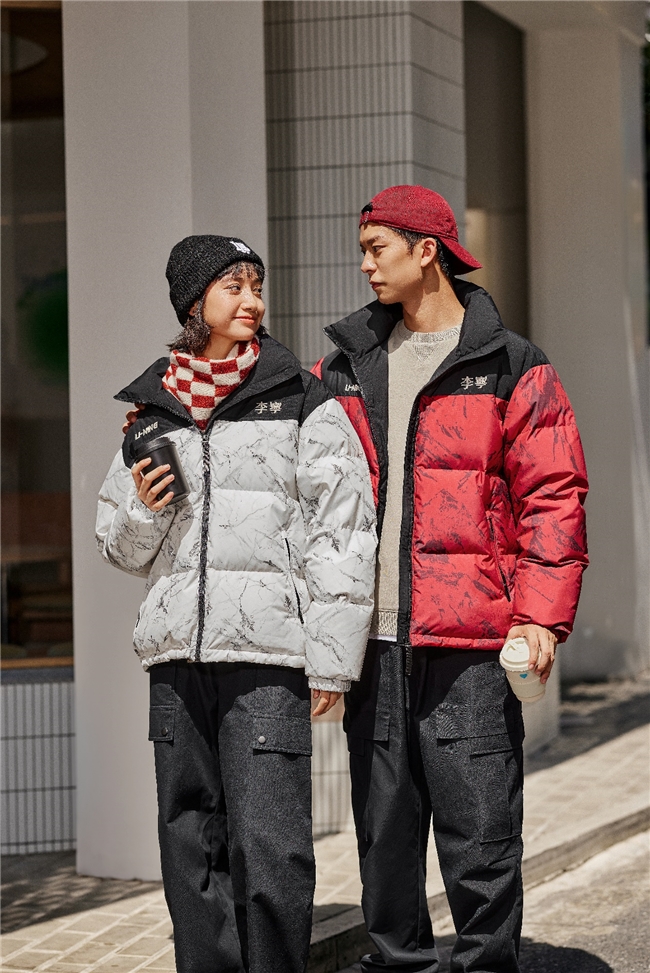 星空体育平台：2024秋冬黑科技服饰市场规模将超20亿李宁火锅羽绒服受消费者关注(图2)