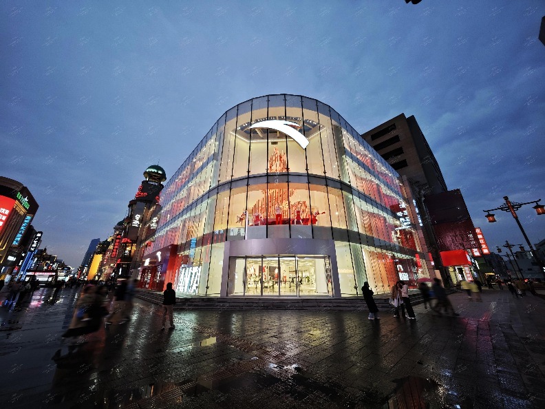 安踏2024H1营收达337亿元主品牌收入超李宁阿迪中国(图6)