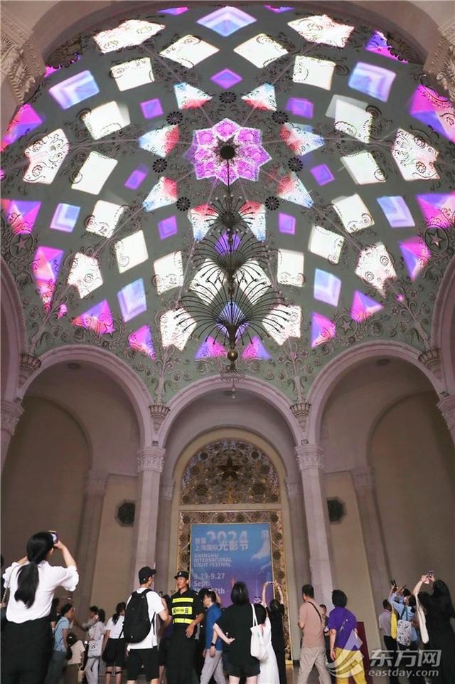 星空体育平台：上海国际光影节首个大众日迎来大客流“追光”观众：还想再看一遍！(图7)