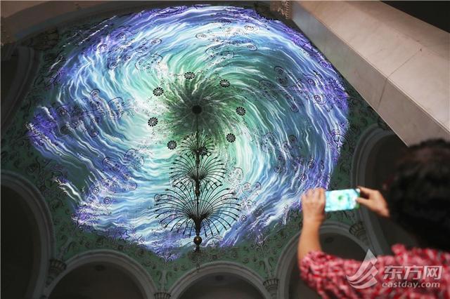 星空体育平台：上海国际光影节首个大众日迎来大客流“追光”观众：还想再看一遍！(图3)