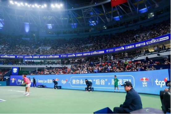 星空体育平台：大牌云集申城体育热潮持续燃动(图3)