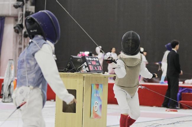 星空体育网址：北京海淀“稻香湖景”杯击剑比赛开赛体育与文旅融合焕发新活力(图2)