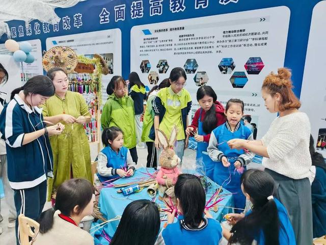 近3万人现场观展2024川渝毗邻地区教育体育（遂宁）博览会闭幕(图2)