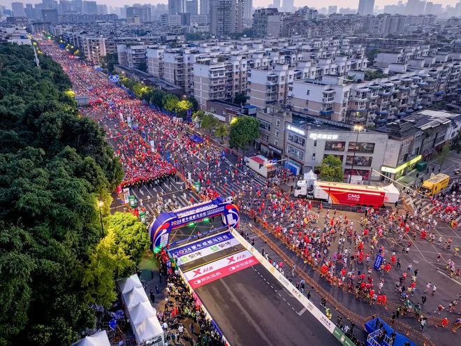 星空体育平台：2024圆满收官2025更加精彩！成都蝉联“年度体育城市”！(图6)