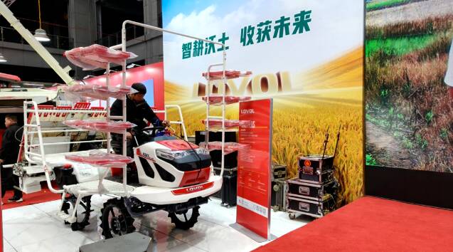 助力稻作区春耕春播作业提质增效｜潍柴雷沃18款高端农机装备亮相2025江西农机展(图3)