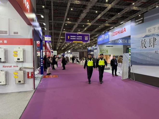 星空体育平台：“四叶草”2025年首展启幕！国展“袖珍”派出所九项举措护航展会全周期～(图3)