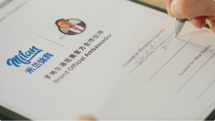 星空体育网址：传奇再启罗纳尔迪尼奥正式成为米兰体育形象大使(图3)