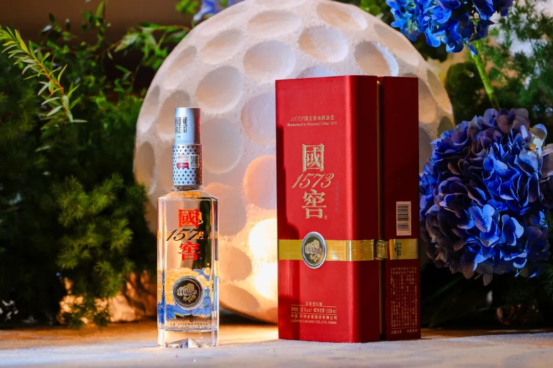 2024年高端市场持续增长泸州老窖营收超300亿元背后的长期主义“新密码”(图2)