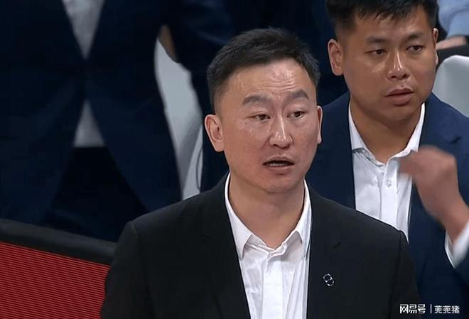 刘维伟离婚风波升级青岛队主帅私生活引关注。(图2)