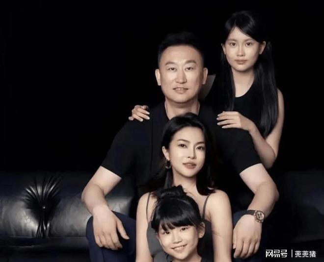 刘维伟离婚风波升级青岛队主帅私生活引关注。(图4)