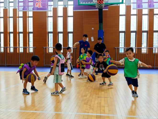 星空体育平台：花都135所校园体育设施开放全民共享“10分钟健身圈”(图7)