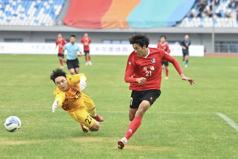 星空体育网址：踢出苏超“南哥”名号的00后：为家乡荣誉而战(图4)