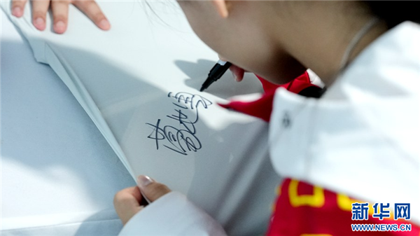 贵州体育服饰品牌“黔超”亮相2025年国际攀联世界杯攀岩赛(图3)