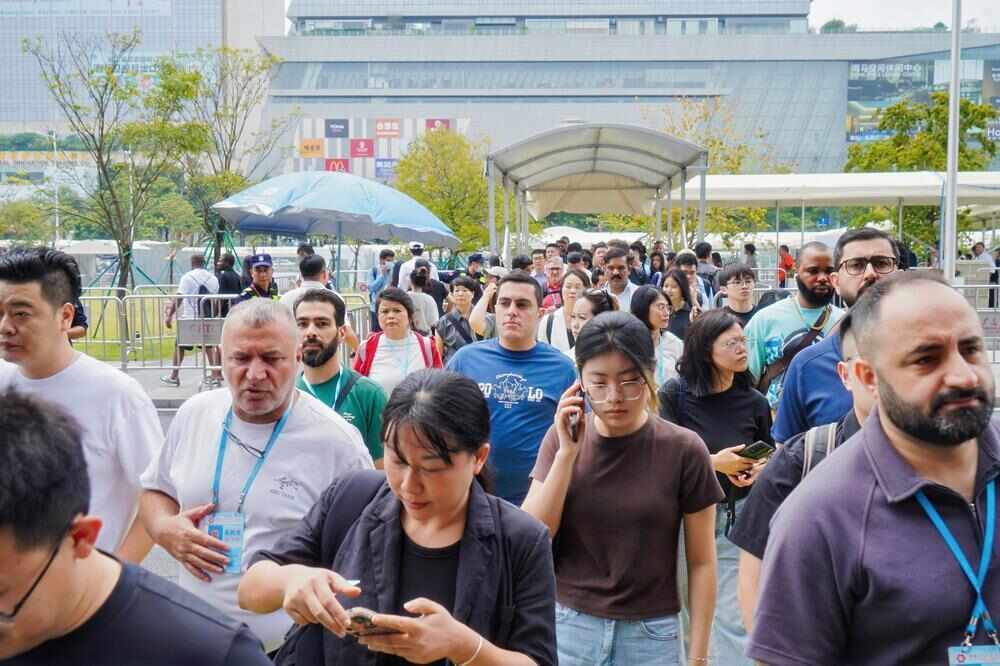 星空体育网站：第138届广交会第三期启幕：“智慧医疗”首秀惊艳“体育旋风”预热全运(图3)