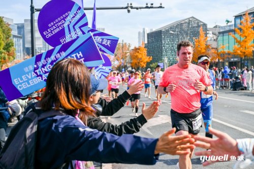 23万人开跑！鱼跃医疗携手上海马拉松共筑健康生态圈(图5)