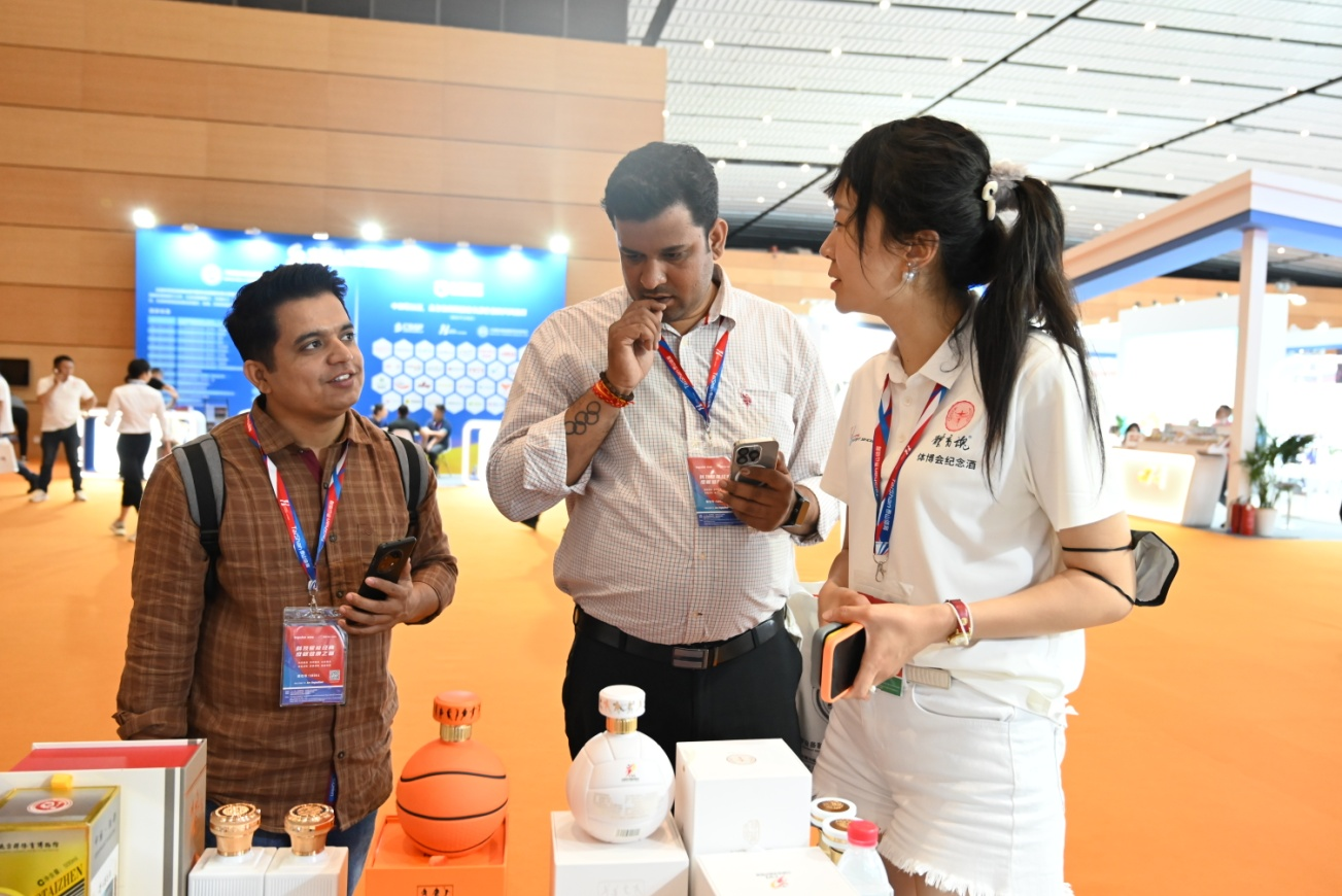 星空体育网站：体育魂酱酒闪耀2024中国国际用品博览会(图2)