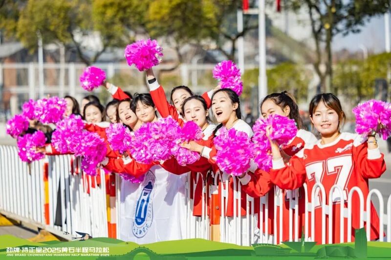 星空体育平台：15万人黄金赛道逐梦黄马激荡城市活力(图7)
