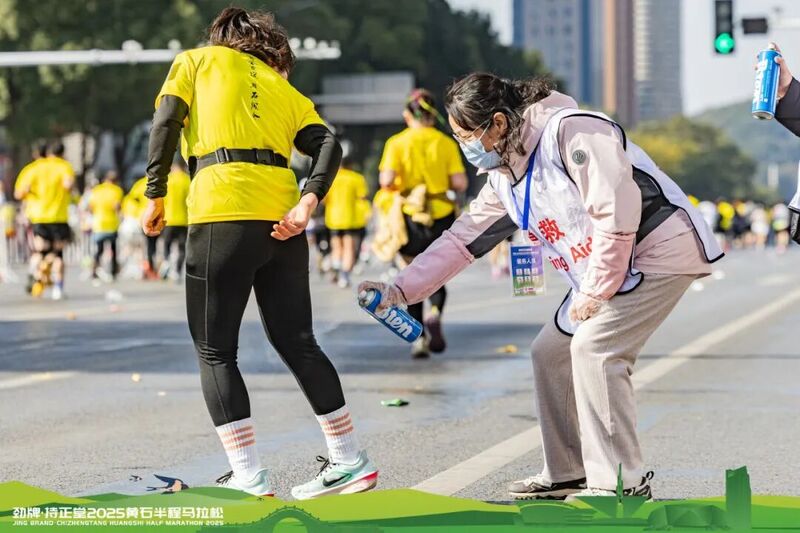 星空体育平台：15万人黄金赛道逐梦黄马激荡城市活力(图13)